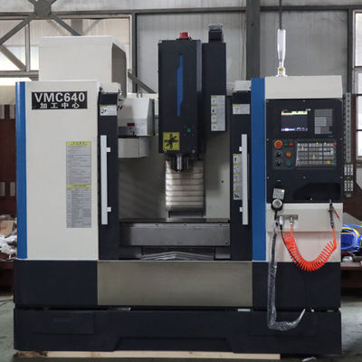 Petit centre d'usinage vertical de commande numérique par ordinateur de l'axe VMC640 3 à haute précision avec le contrôleur de Siemens
